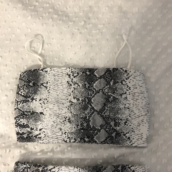 MATCHING SET🤍🤍 - Picture 3 of 3